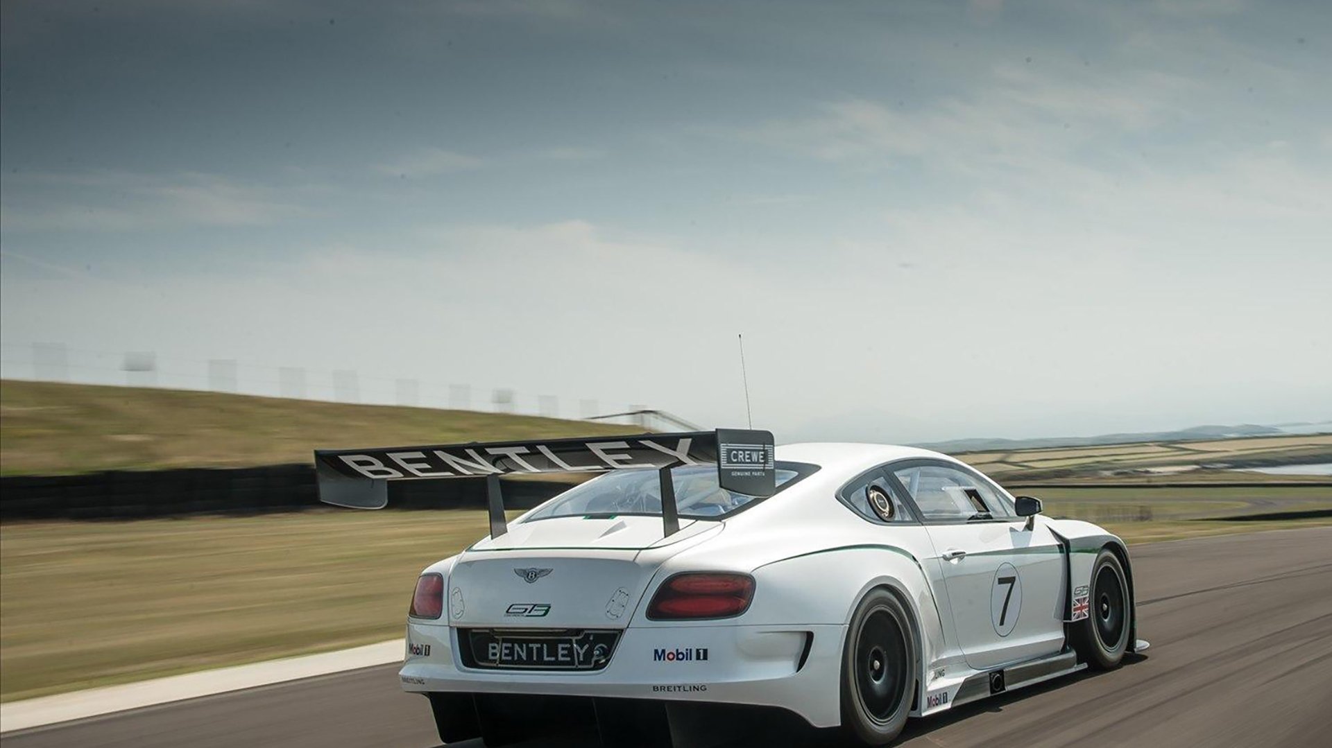 狼队多点开花,莫利纽球场求连胜,莫利纽克斯球场