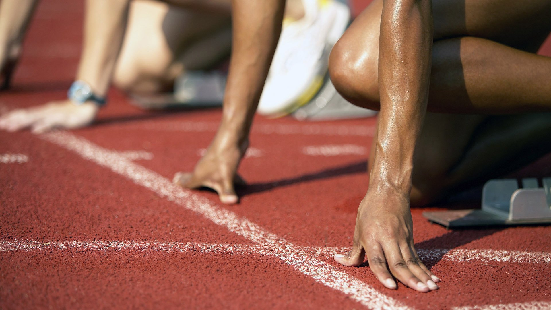 中国女篮运用多种战术突破密集防线，中国女篮打篮球